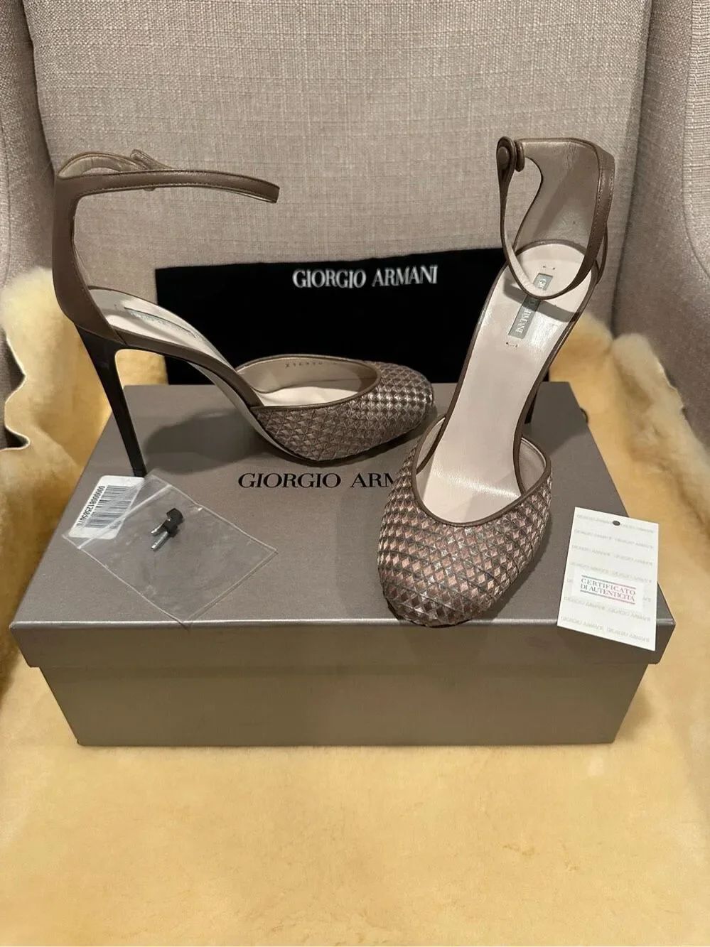 Georgio Armani Women’s elegant pumps size EU 38/ US 7,5 NIB